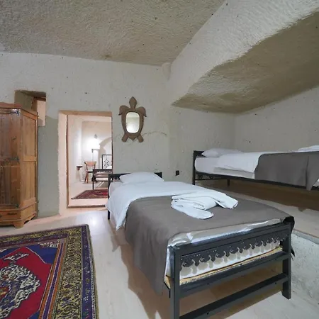 洞穴酒店 3* 格雷梅