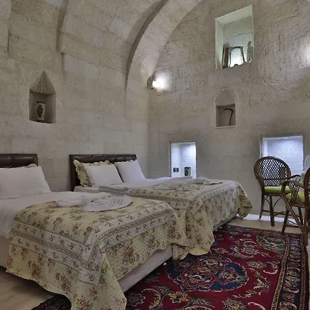 洞穴酒店 3* 格雷梅