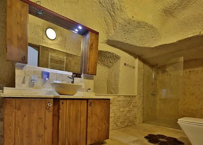 מלון View Cave 3*